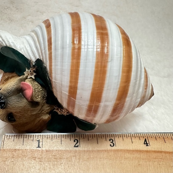 Golden Retriever Wrapped In A Conch Seashell Christmas Ornament - Picture 7 of 8
